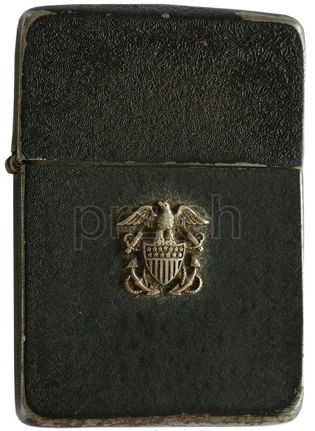 U.S. Navy «Christmas 1942» – engraved by Zippo, Modell four barrel hinge, flat bottom, Jahr 1942 - 43, Ansicht 2