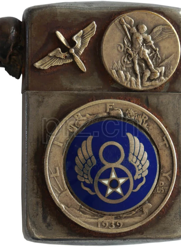 U.S. Army 8th Air Force Bomber Command – «The Mighty Eighth», Ansicht 1 U.S. Army 8th Air Force Bomber Command – «The Mighty Eighth», Modell three barrel hinge, round bottom, Jahr 1943 - 45, Ansicht 1