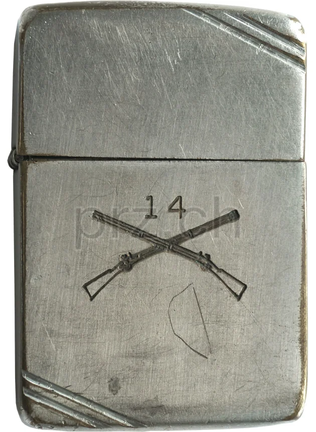 U.S. 14th Infantry Regiment – engraved by Zippo, Ansicht 1 U.S. 14th Infantry Regiment – engraved by Zippo, Modell four barrel hinge, flat bottom, Jahr 1937 - 41, Ansicht 1