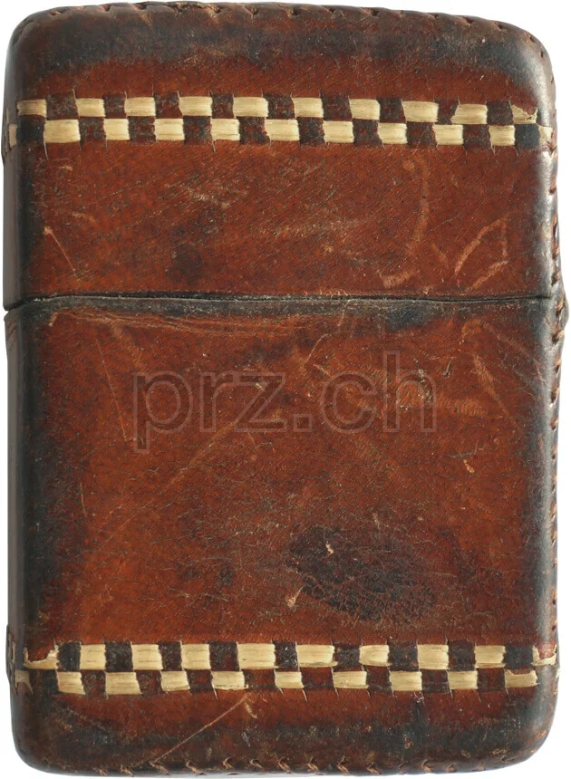 Leather – Monogram H, Ansicht 2 Leather – Monogram H, Modell four barrel hinge, flat bottom, Jahr 1942 - 43, Ansicht 2