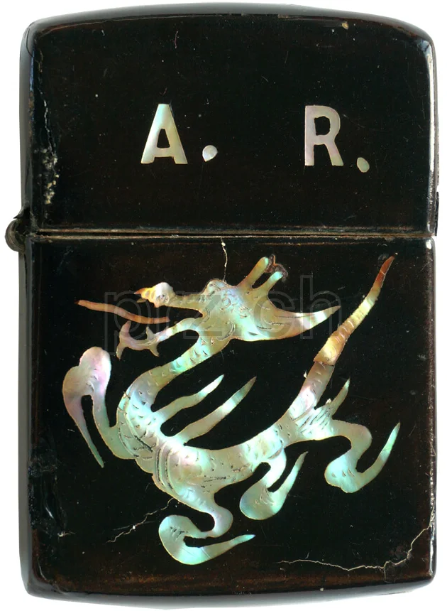 Lacquer – «Nageon Chilgi», Ansicht 2 Lacquer – «Nageon Chilgi», Modell three barrel hinge, round bottom, Jahr 1943 - 45, Ansicht 2