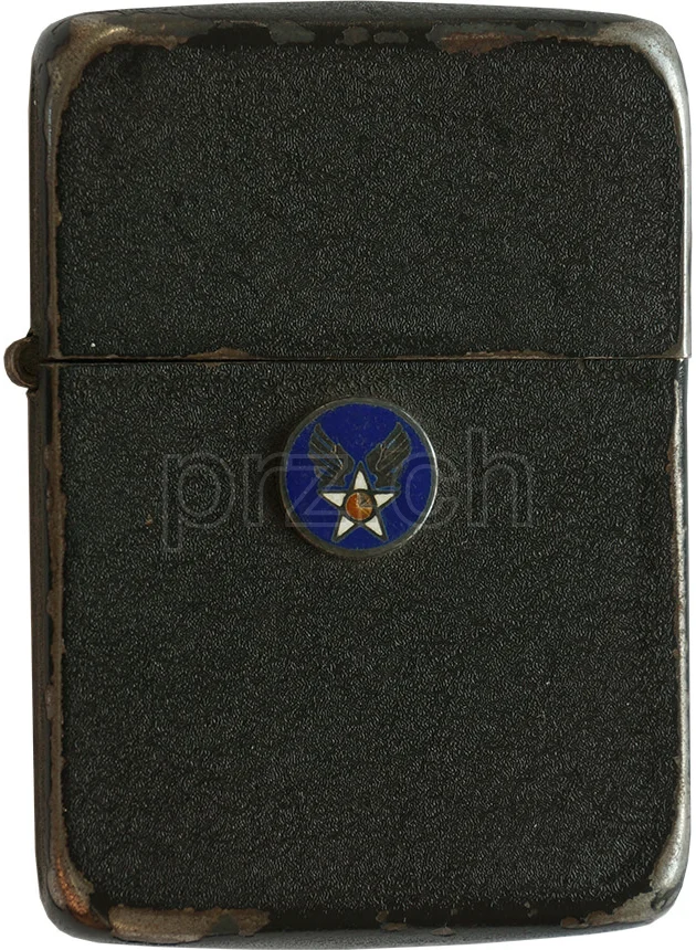 Black Crackle – U.S. Army Air Forces Insignia, Modell three barrel hinge, round bottom, Jahr 1943 - 45, Ansicht 1