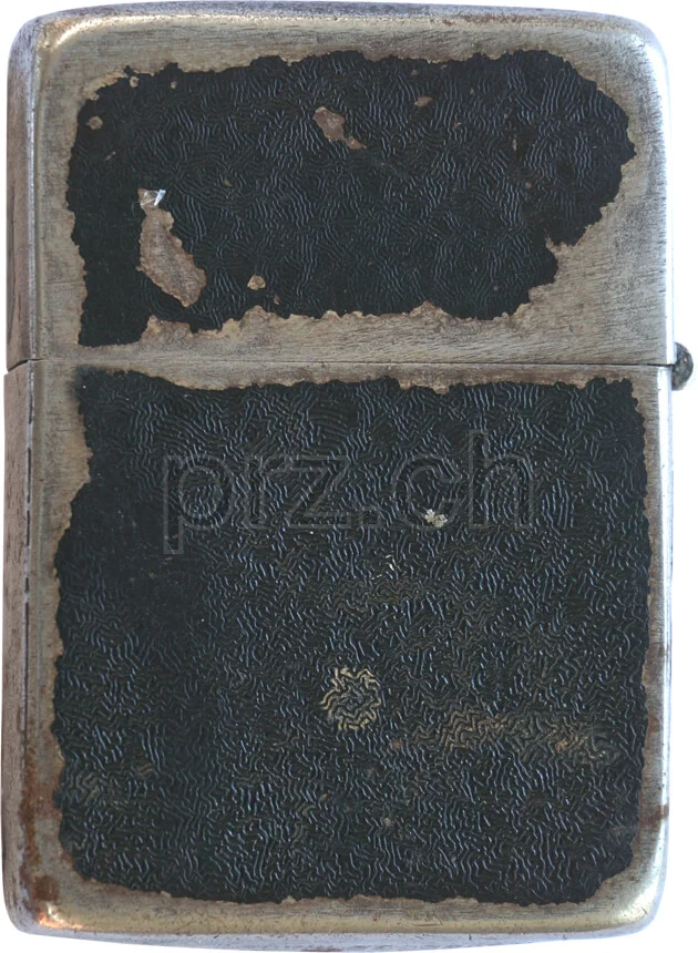 U.S. Marine Corps Insignia – original by Zippo, Ansicht 2 U.S. Marine Corps Insignia – original by Zippo, Modell three barrel hinge, round bottom, Jahr 1943 - 45, Ansicht 2