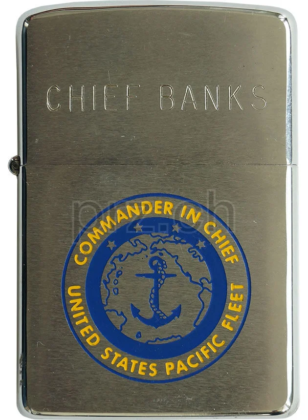 U.S. Navy Pacific Fleet – Commander in Chief, Vorderseite U.S. Navy Pacific Fleet – Commander in Chief, Modell chrome plated brushed, five barrel hinge, Jahr 1970, Vorderseite