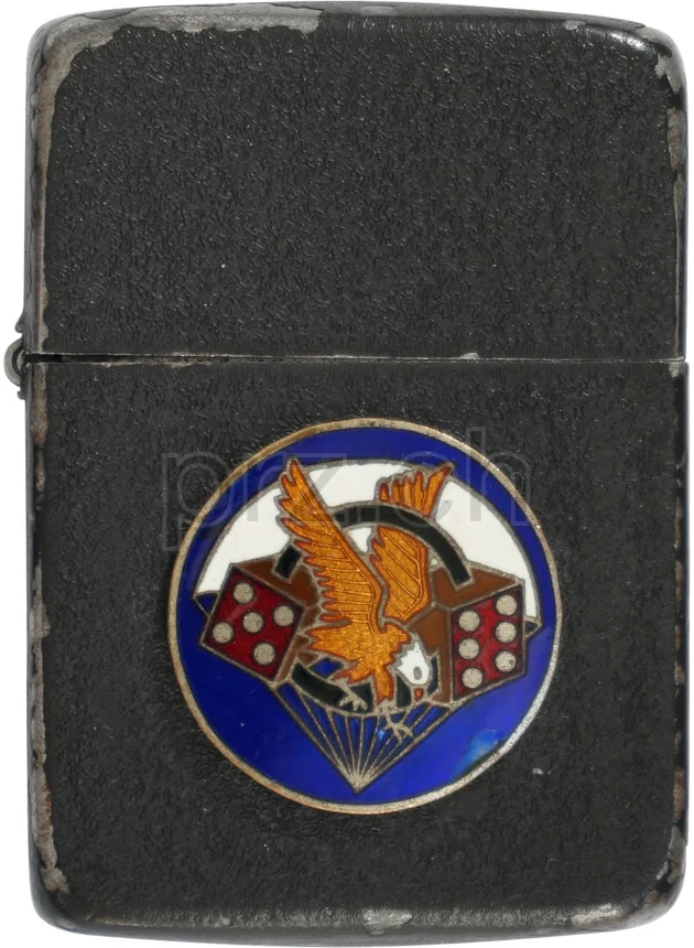 U.S. 506th Parachute Infantry Regiment – «Pair of Dice», Modell three barrel hinge, round bottom, Jahr 1943 - 45, Ansicht 1