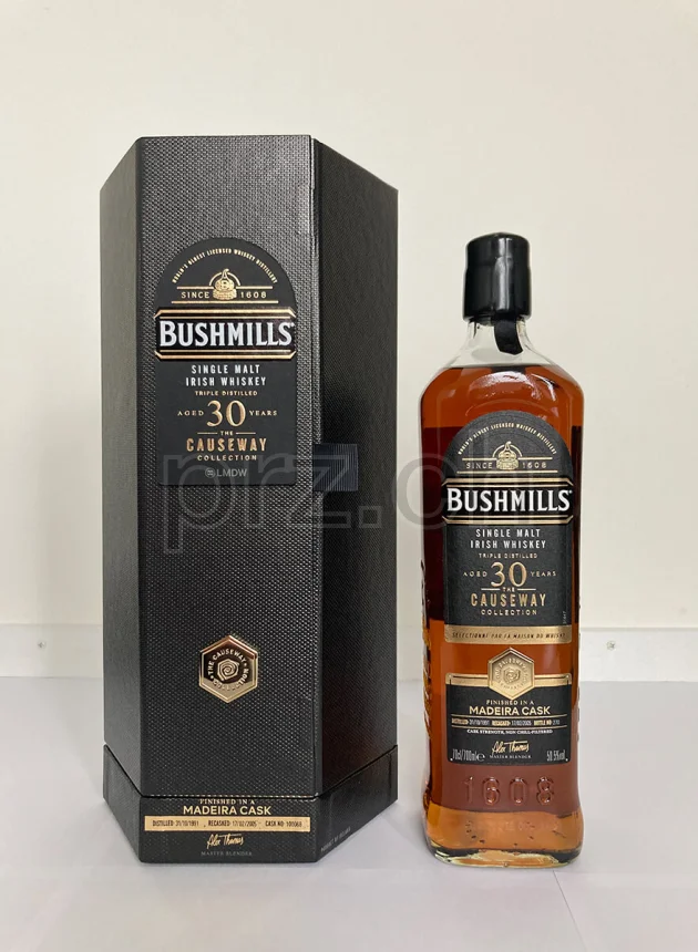 Bushmills, 30 Jahre, abgefüllt 2022, Ansicht 1