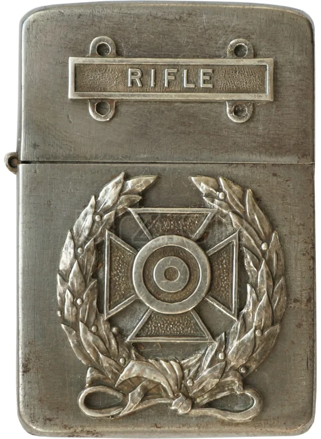 U.S. Army – Marksmanship Badge, Vorderseite U.S. Army – Marksmanship Badge, Modell four barrel hinge, flat bottom, Jahr 1942 - 43, Vorderseite