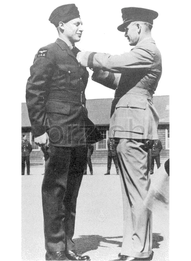 Vorderseite von R.C.A.F. 166 Squadron – Sgt John Paul Merton, Modell four barrel hinge, flat bottom, Jahr 1942 - 43, Bild 4