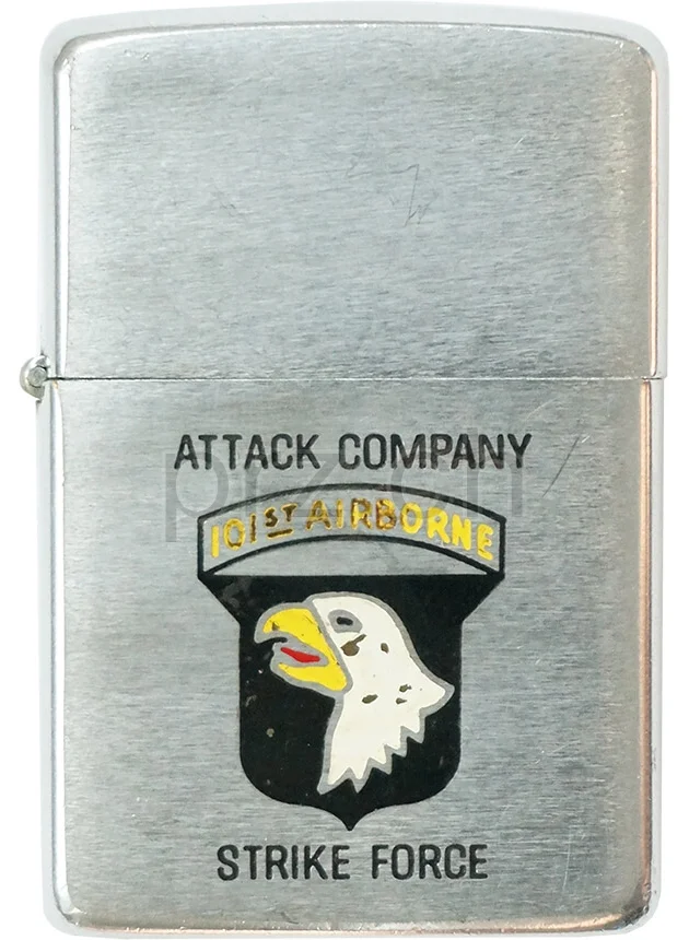 101st Airborne Division – 502nd Infantry Regiment, Modell chrome plated brushed, five barrel hinge, Jahr 1968, Vorderseite