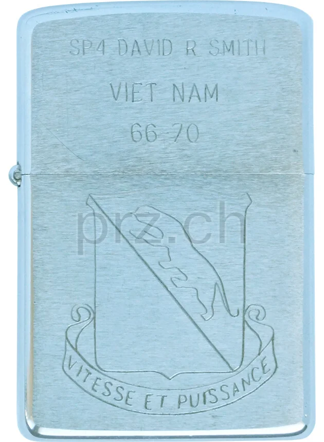 69th Armor, 1st Bn – «Black Panthers», Vorderseite 69th Armor, 1st Bn – «Black Panthers», Modell chrome plated brushed, five barrel hinge, Jahr 1968, Vorderseite