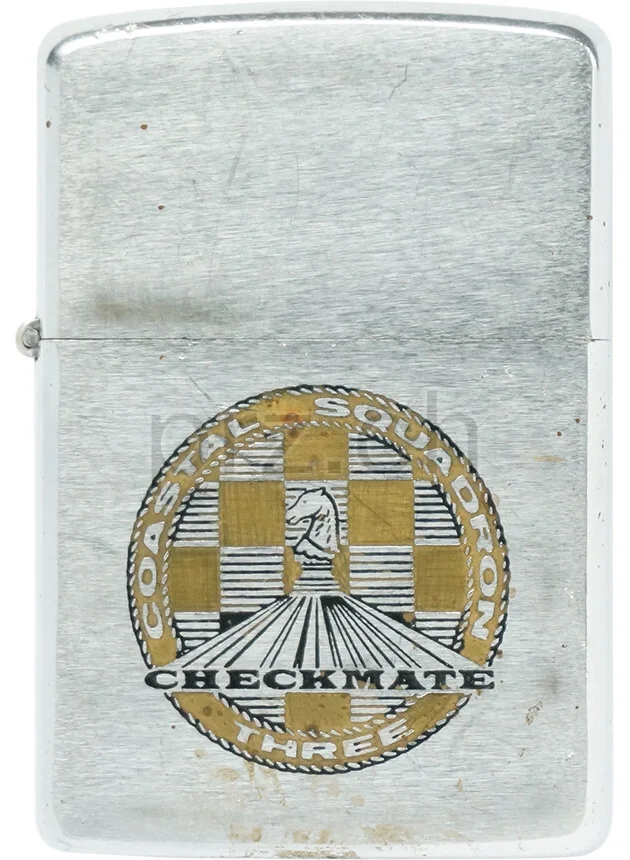 U.S. Navy Coastal Squadron Three – Cam Ranh Bay, Modell chrome plated brushed, five barrel hinge, Jahr 1968, Ansicht 2