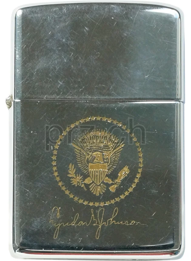 Lyndon Baines Johnson – Presidential Seal, Modell Chrome polished, five barrel hinge, Jahr 1966, Vorderseite