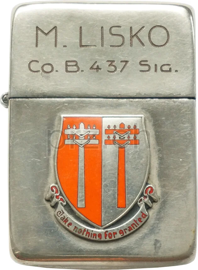 U.S. Army Signal Corps – 437th Signal Battalion, Modell three barrel hinge, round bottom, Jahr 1943 - 45, Vorderseite
