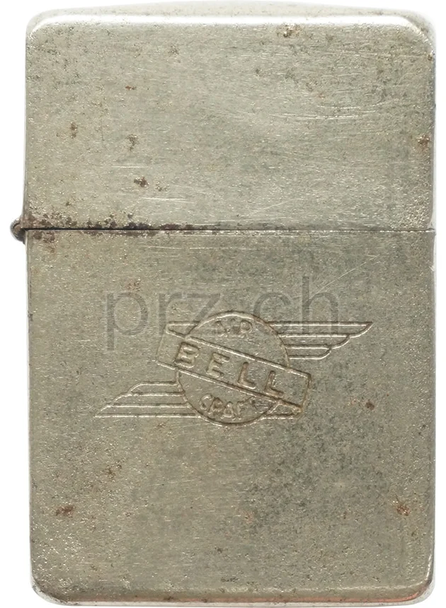 Bell Aircraft – engraved by Zippo used, Vorderseite Bell Aircraft – engraved by Zippo used, Modell four barrel hinge, flat bottom, Jahr 1942 – 43, Vorderseite