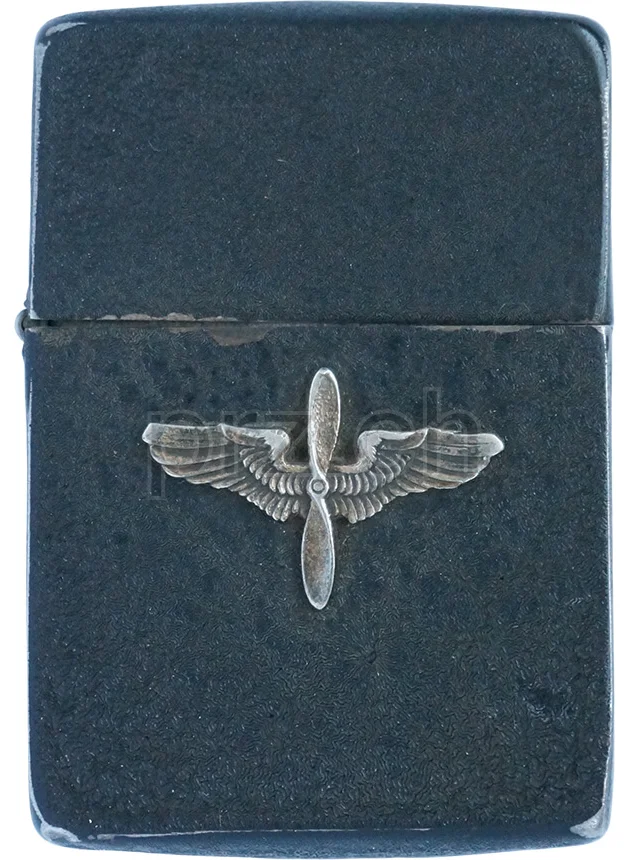 Black Crackle – U.S. Army Air Forces Wings and Propeller Insignia, Vorderseite Black Crackle – U.S. Army Air Forces Wings and Propeller Insignia, Modell four barrel hinge, flat bottom, Jahr 1942 - 43, Vorderseite