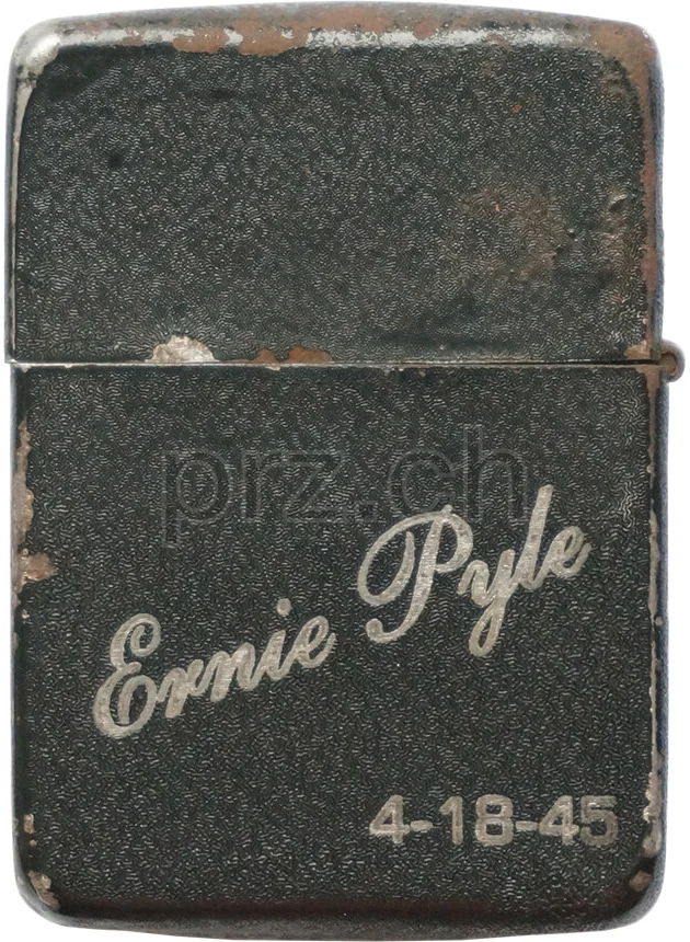 Marksmanship Badge – Ernie Pyle, Ansicht 2 Marksmanship Badge – Ernie Pyle, Modell four barrel hinge, flat bottom, Jahr 1942 - 43, Ansicht 2