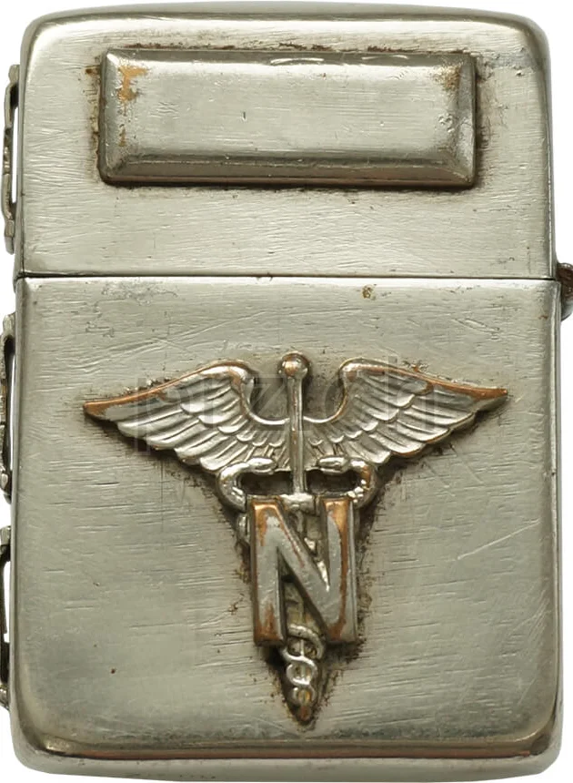 U.S. Army Nurse Corps – Le Havre, Modell three barrel hinge, round bottom, Jahr 1943 - 45, Vorderseite