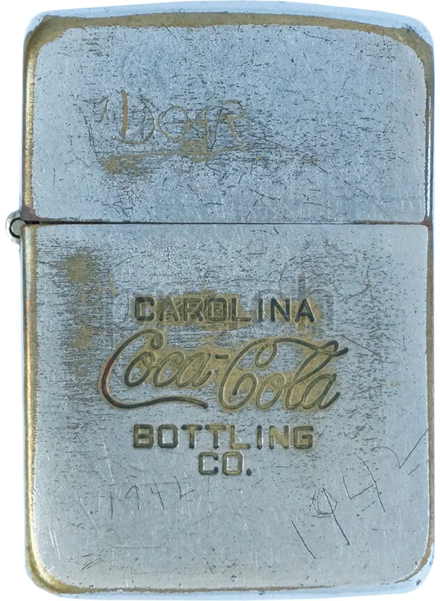 United States Merchant Marine – «Coca-Cola», Vorderseite United States Merchant Marine – «Coca-Cola», Modell five barrel hinge (fixed after war), flat bottom, Jahr 1942 - 43, Vorderseite