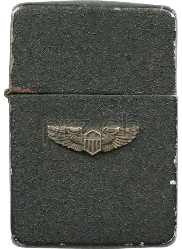 Black Crackle – U.S. Air Force Pilot Wings Insignia, Modell four barrel hinge, flat bottom, Jahr 1942 - 43, Vorderseite