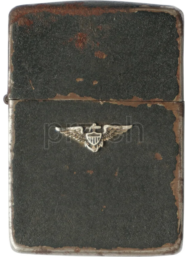 Black Crackle – U.S. Navy Pilot Wings Insignia, Vorderseite Black Crackle – U.S. Navy Pilot Wings Insignia, Modell four barrel hinge, flat bottom, Jahr 1942 - 43, Vorderseite