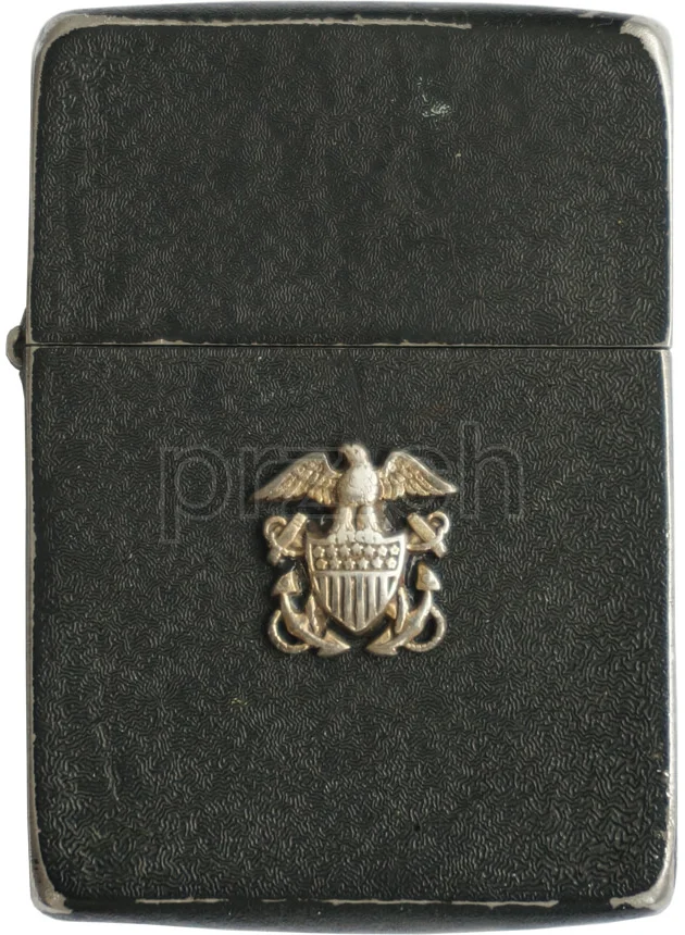 Black Crackle – U.S. Navy Officers Insignia, Vorderseite Black Crackle – U.S. Navy Officers Insignia, Modell four barrel hinge, flat bottom, Jahr 1942 - 43, Vorderseite