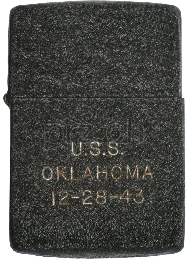 U.S. Navy «U.S.S. Oklahoma» – engraved by Zippo, Modell four barrel hinge, flat bottom, Jahr 1943, Vorderseite
