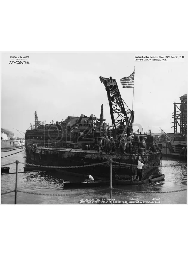 U.S. Navy «U.S.S. Oklahoma» – engraved by Zippo, Modell four barrel hinge, flat bottom, Jahr 1943, Ansicht 6