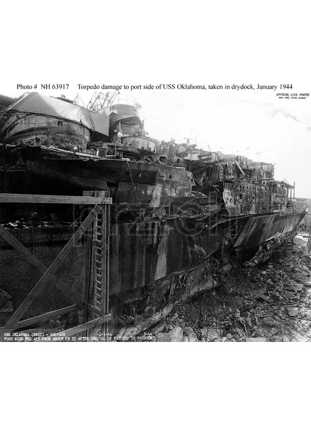 U.S. Navy «U.S.S. Oklahoma» – engraved by Zippo, Modell four barrel hinge, flat bottom, Jahr 1943, Ansicht 7