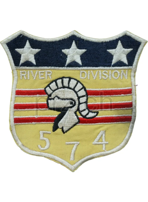 U.S. Navy River Division 574 – PBR, Vorderseite U.S. Navy River Division 574 – PBR, Modell chrome plated brushed, five barrel hinge, Jahr 1968, Vorderseite