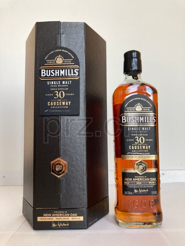 Flasche von Bushmills 30 Jahre, abgefüllt 2020, Bild 1