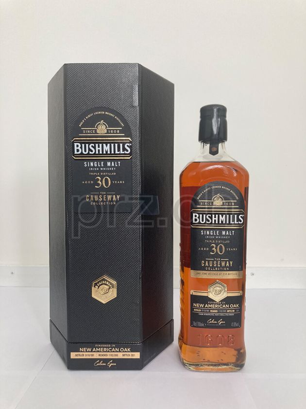 Flasche von Bushmills 30 Jahre, abgefüllt 2021, Bild 1