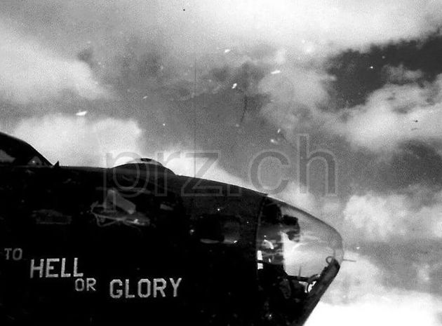 Vorderseite von Case – B-17G Flying Fortress, Modell Private, Jahr 1944, Bild 5
