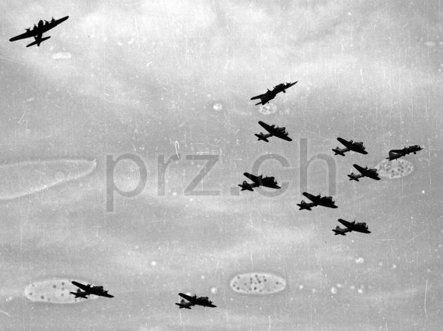 Vorderseite von Case – B-17G Flying Fortress, Modell Private, Jahr 1944, Bild 10