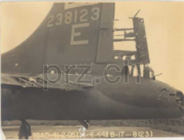 Vorderseite von Case – B-17G Flying Fortress, Modell Private, Jahr 1944, Bild 9