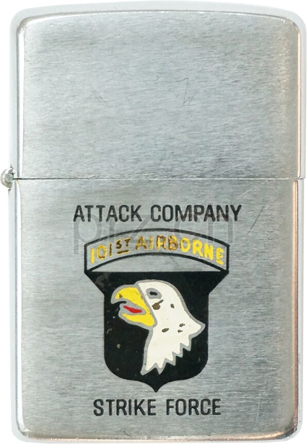 Vorderseite von 101st Airborne Division – 502nd Infantry Regiment, Modell chrome plated brushed, five barrel hinge, Jahr 1968, Bild 1