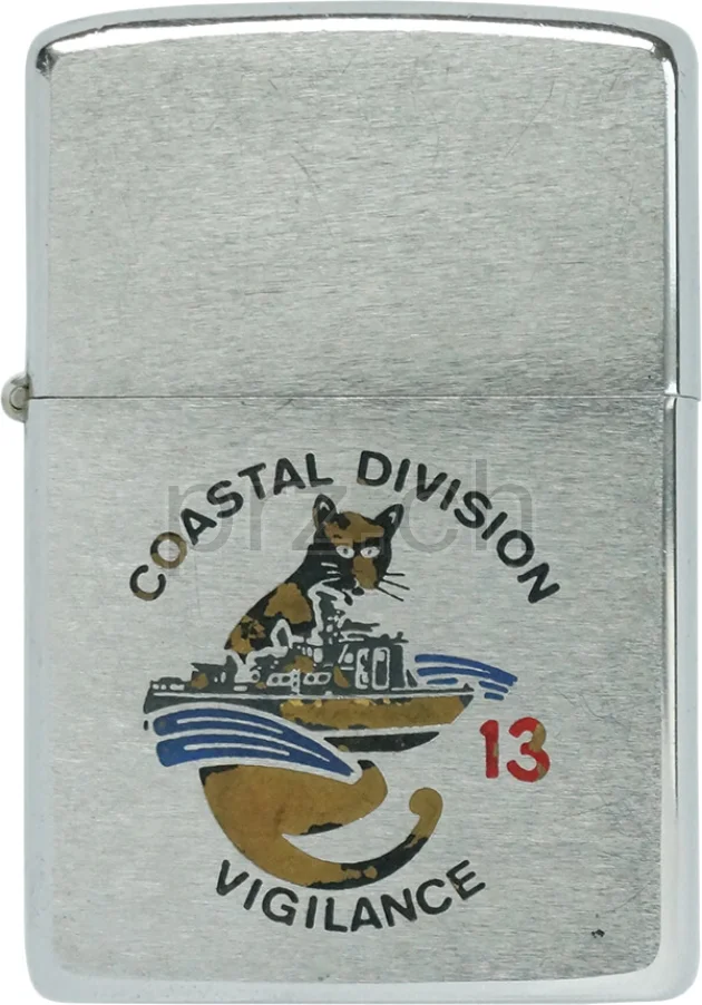 Vorderseite von U.S. Navy Coastal Division 13 – Vigilance, Modell chrome plated brushed, five barrel hinge, Jahr 1970, Bild 1