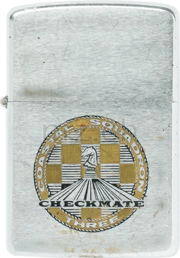 Vorderseite von U.S. Navy Coastal Squadron Three – Cam Ranh Bay, Modell chrome plated brushed, five barrel hinge, Jahr 1968, Bild 2