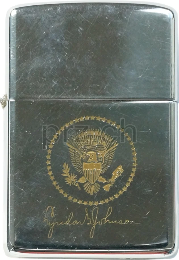 Vorderseite von Lyndon Baines Johnson – Presidential Seal, Modell Chrome polished, five barrel hinge, Jahr 1966, Bild 1