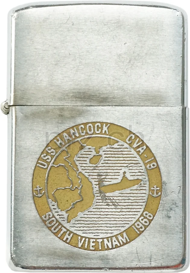 Vorderseite von U.S. Navy «U.S.S. Hancock» – «Goose», Modell chrome plated brushed, five barrel hinge, Jahr 1968, Bild 1